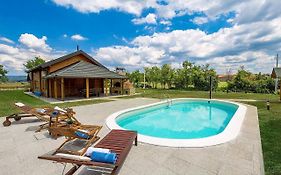 V'S Place - Wooden House With Heated Pool And Outdoor Sauna