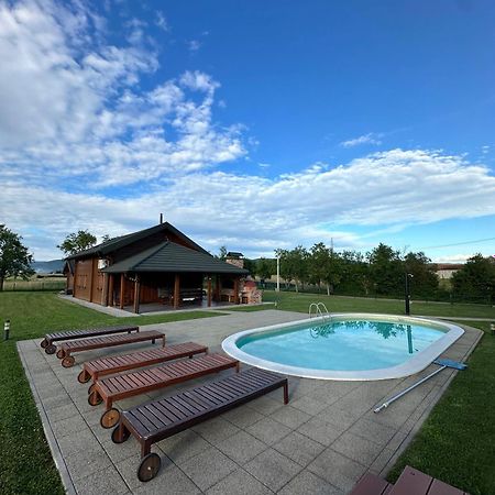V'S Place - Wooden House With Heated Pool And Outdoor Sauna Otočac Exterior foto